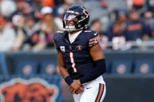 NFL: Quarterback dos Bears, Justin Fields não treina e vira dúvida para a semana 7