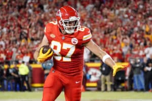 NFL: Com Taylor Swift na plateia, Travis Kelce atinge marca histórica