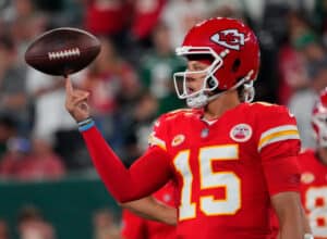 Histórico! Patrick Mahomes supera Dan Marino e atinge marca inédita na NFL