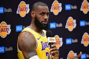 NBA: LeBron James joga hoje? Técnico dos Lakers define situação do astro para o confronto contra os Nets