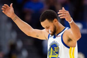 NBA: Warriors sofrem de novo, mas Curry derrota Kings na última bola