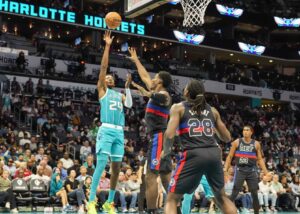 NBA: Clima tenso! Novato dos Hornets se envolve em briga com Isaiah Stewart