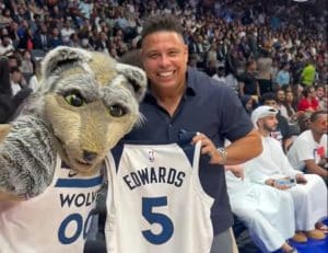 Visita fenomenal! Ronaldo aproveita lua de mel e vai a jogo da pré-temporada da NBA