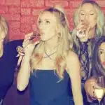 À vontade! Taylor Swift curte noite ao lado de namoradas de jogadores da NFL