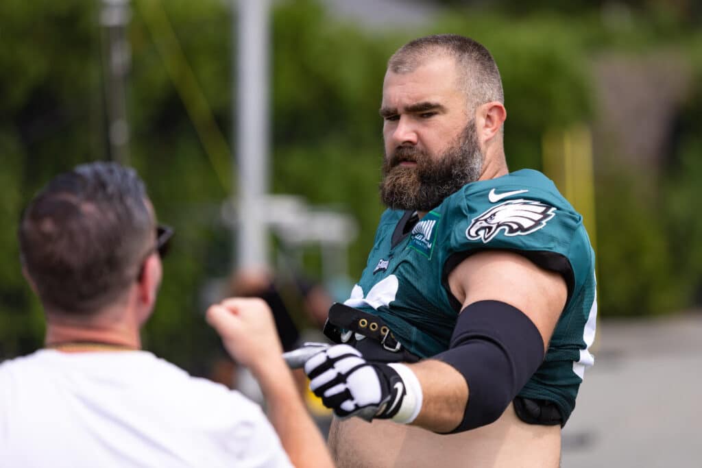 NFL: Irmão de Travis Kelce é eleito o 6º homem mais sexy do ano