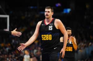 NBA: Jokic leva a melhor no ‘duelo das estatísticas’ contra Doncic na vitória sobre Dallas