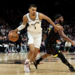 NBA: Nem volta de Devin Booker salva Suns de show de Wembanyama