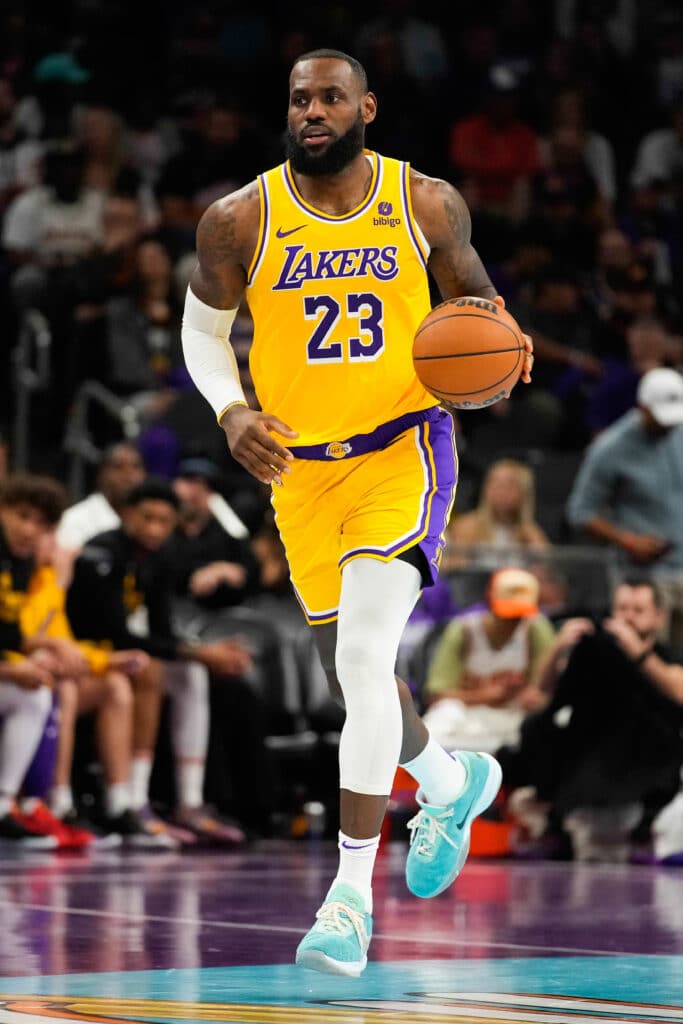 NBA: LeBron sofre lesão na panturrilha e desfalca Lakers contra Blazers