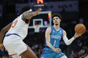 O armador LaMello Ball é o grande destaque da temporada do Charlotte Hornets. Foto: Icon Sport
