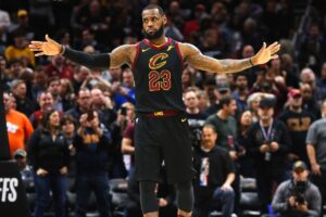 NBA: LeBron James ganha homenagem em jogo entre Lakers x Cavs