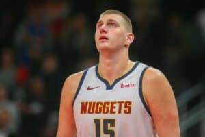 Nikola Jokic em ação pelo Denver Nuggets na NBA