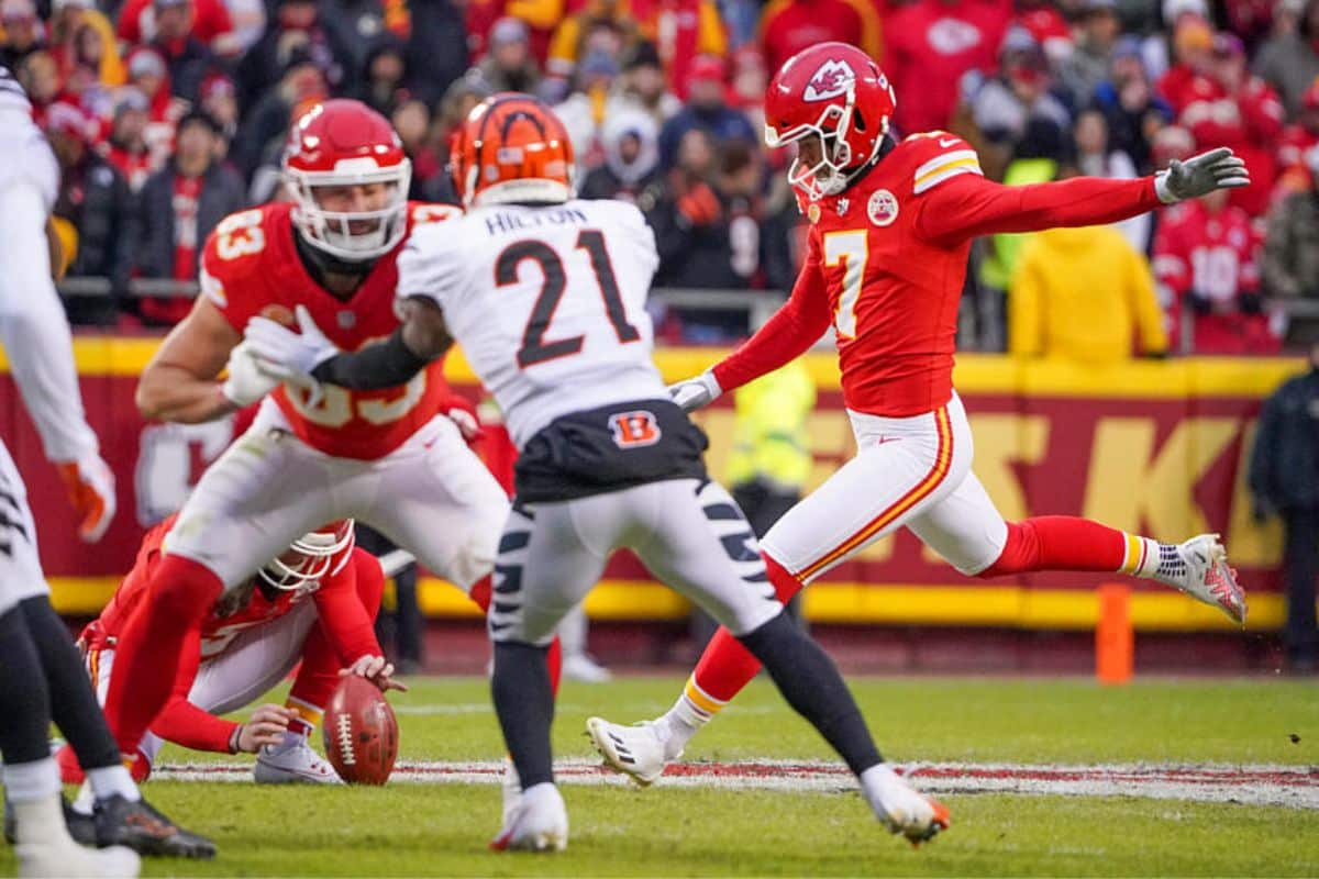 Com atuação perfeita de kicker, Chiefs vencem Bengals de virada