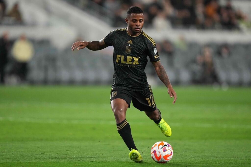 MLS: Quem é Diego Palacios, lateral-esquerdo possível reforço do Corinthians