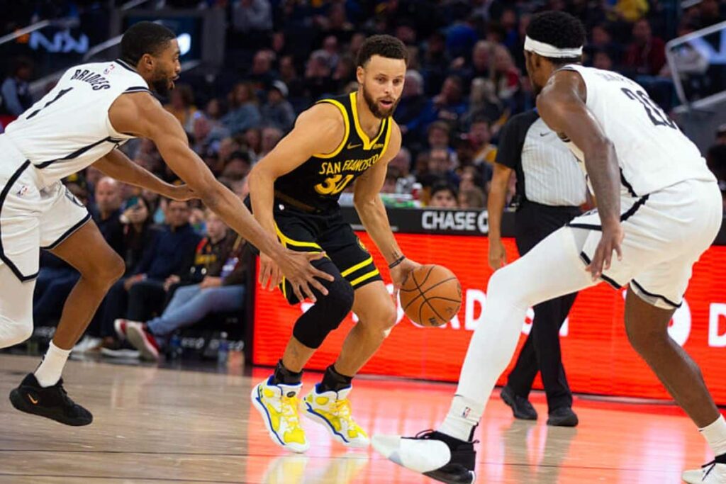 NBA: Curry faz 37, Warriors afastam m&aacute; fase e vencem Nets