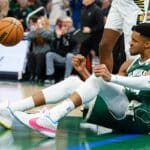 NBA: Antetokounmpo marca um triplo-duplo, mas Bucks tropeçam contra os Pacers