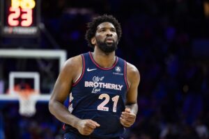 NBA: Lesão de Embiid é revelada e tempo para retorno é incerto