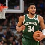 NBA: Mesmo sem técnico, Bucks vence com o brilho de seu Gigante