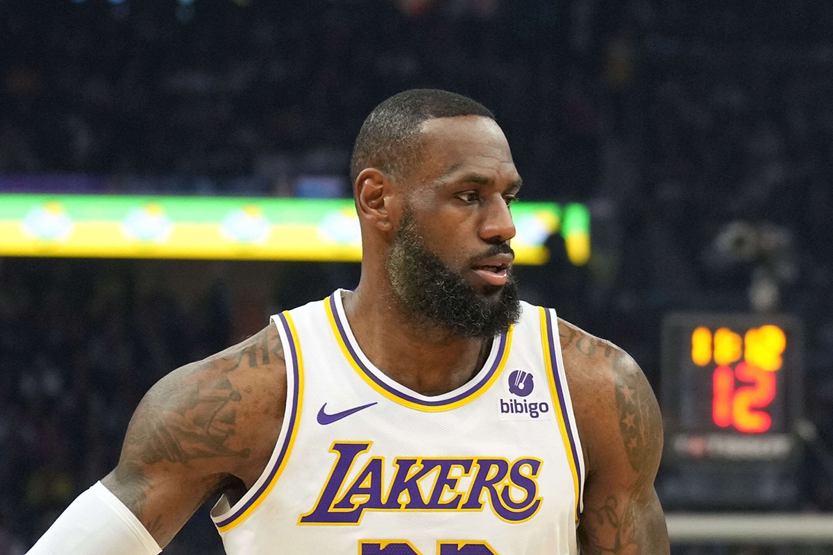 NBA: LeBron faz declaração sobre Curry após partida incrível