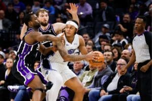 NBA: arbitragem comete erro grotesco em jogo entre Kings e Magic