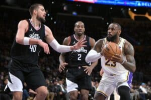 NBA: Lakers quebram sequência de derrotas com vitória apertada sobre Clippers