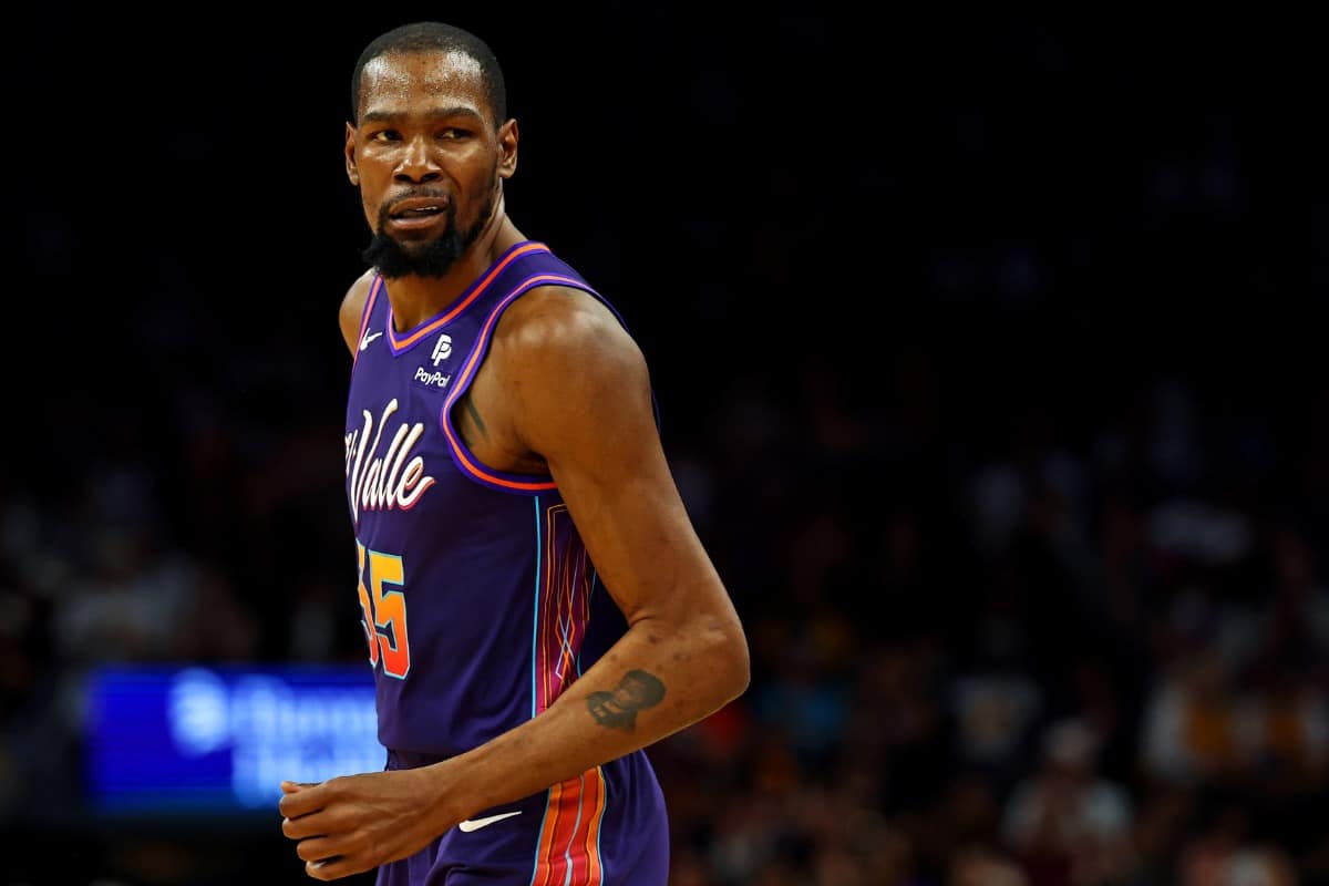 NBA: em duelo de gigantes, Kevin Durant supera LeBron James