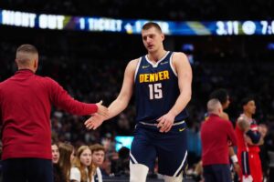 Em vitória dos Nuggets, Nikola Jokic entra para história da NBA ao lado de LeBron e Westbrook