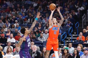 NBA: Hornets são atropelados por Thunder em possível último jogo de estrela do time
