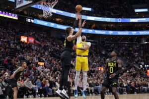 NBA: Sem LeBron, Anthony Davis e ‘coadjuvante de luxo’ comandam os Lakers em vitória contra Jazz