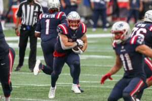 NFL: Ex-Patrions anuncia aposentadoria após 10 temporadas