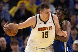 Monstruoso, Jokic consegue marca histórica na NBA em vitória contra os Warriors