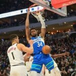 NBA: Defesa funciona, Giannis brilha e Bucks vencem Nuggets em casa