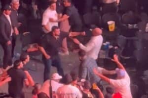UFC México: fã nocauteia dois homens em briga generalizada na torcida
