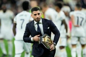 Novo campeão do UFC, Ilia Topuria é ovacionado em estádio do Real Madrid