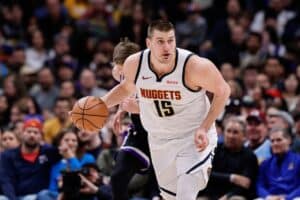 NBA: Nuggets vencem Kings com mais um triplo-duplo de Jokic
