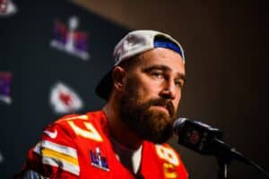 Após protagonizar lance polêmico no Super Bowl, Travis Kelce admite: ‘Eu não consigo…