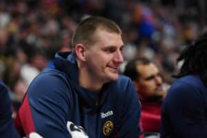 NBA: Nikola Jokic segue colecionando feitos inéditos com os Nuggets