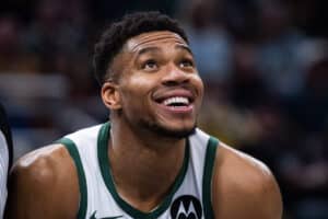 33 jogos e contando: Antetokounmpo supera marca pessoal em vitória dos Bucks