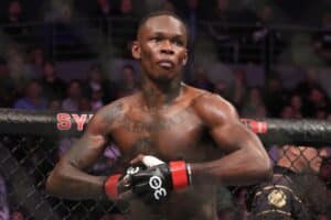 Vai voltar das ‘férias’? Adesanya surpreende com enigma sobre UFC 300