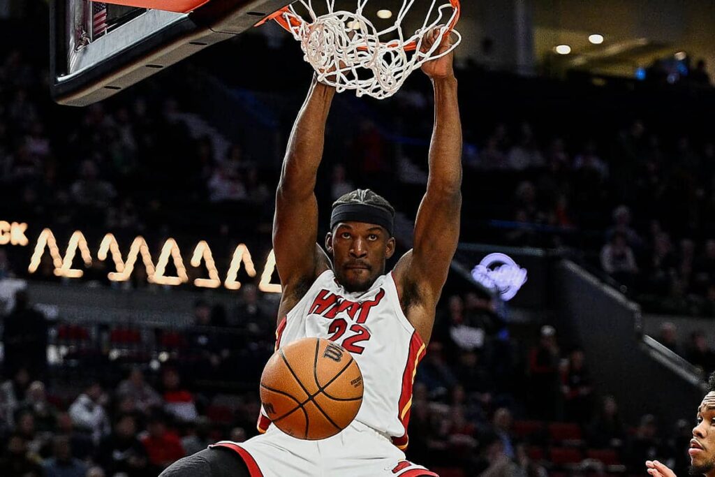 NBA: Jimmy Butler volta e comanda Heat em mais uma vitória