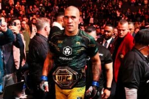 Escalado no UFC 300, Alex Poatan não descarta retorno no UFC 301