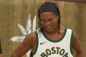 NBA: Ronaldinho Gaúcho ‘leva’ Boston Celtics para rolê aleatório; entenda