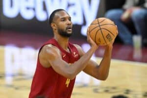 NBA: ‘Trio dos 17’ vence o páreo para os Cavaliers contra os Hornets