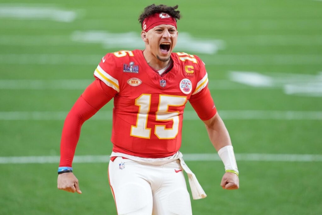 NFL: Patrick Mahomes reestrutura contrato com os Chiefs para tentar feito inédito