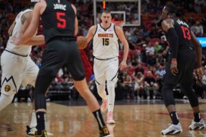 NBA: Jokic tem noite ‘apagada’ e reservas resolvem contra o Miami Heat