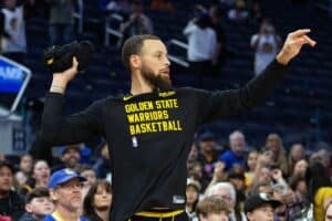 NBA: Curry atinge marca absurda e quebra mais um recorde na vitória contra os Grizzlies