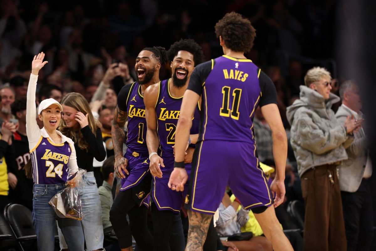 NBA: Lakers derrotam 76ers em noite brilhante do elenco
