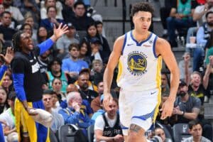 NBA: Sem Stephen Curry, novato dos Warriors resolve em jogo apertado contra Spurs