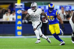 NFL: Packers assinam com running back ex-Raiders e dispensam veteranos