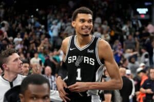 NBA multa Wembanyama em R$ 125,5 mil após atitude inadequada