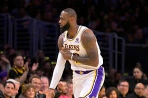 NBA: LeBron James desfalca Lakers e está fora do jogo contra os Bucks